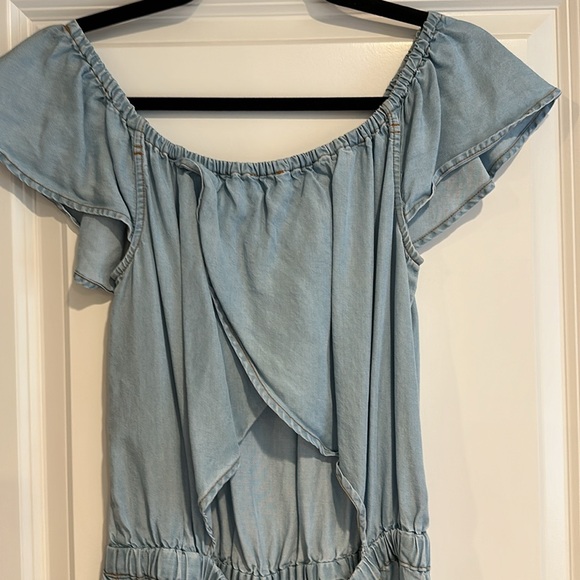 Splendid cutout back jean romper. Size medium. Excellent condition. - Picture 4 of 4